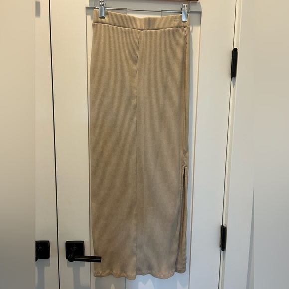 NWOT Beige Ribbed Midi Skirt - Picture 2 of 2
